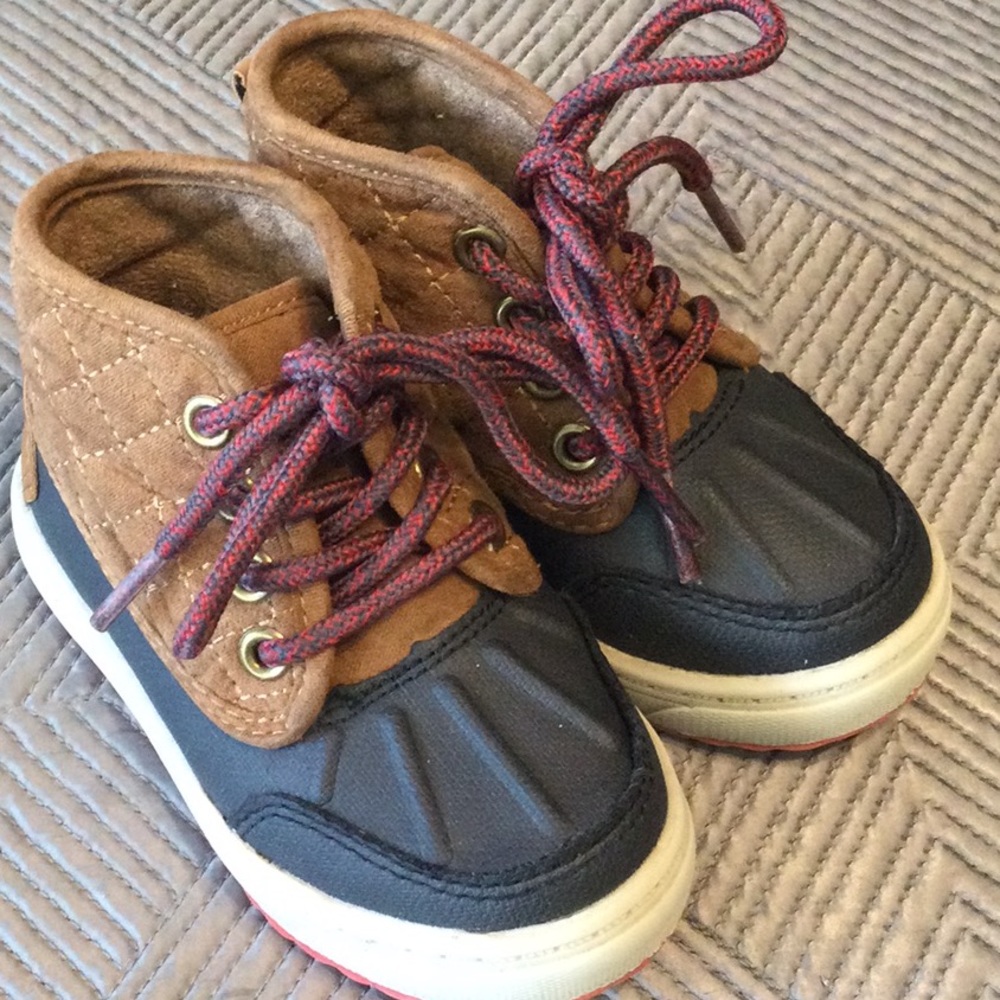 Size 5 Oshkosh B’gosh sneakers for toddlers
